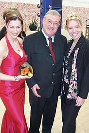 Moderatorin Nicole Then, Minister Josef Miller und die fr&auml;nkische Weink&ouml;nigin Eva Steindorf (Foto: Martin Schmitz)