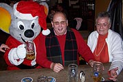 Auch die G&auml;ste hatten Spa&szlig; mit der Weihnachts- Maus vom Europa-Park (Foto. Martin Schmitz)
