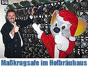 Hofbräuhaus am Platzl überreicht im Dezember den neuen Maßkrugtresor in der Schwemme  an Stammgäste  (Foto: Martin Schmitz)