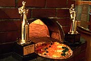 2 Gastro Awards gab es schon für die Gute Pizza (2001 Beste Pizza München, 2002 Beste Pizzeria Süddeutschland) Foto: Marikka-Laila Maisel
