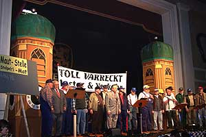 Das Thema des Singspieles 2004 "Toll Varreckt" (Foto: Martin Schmitz)