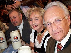 Ministerpäsident Edmund Stoiber und Karin Stoiber (©Foto: Martin Schmitz)