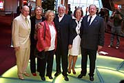 37 Jahre später im Foyer des mathäser treffen sich F. G. Beckhaus, Eva Pflug, Dietmar Schönherr und Wolfgang Voelz (Foto: Martin Schmitz)
