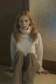 Karen (Sarah Michelle Gellar) ist wie paralysiert