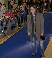 Gil Ofarim auf dem blauen Teppich (Foto: Martin Schmitz)