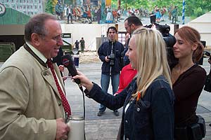 Wiesn Wirtesprecher Toni Roiderer im Gespräch mit tv münchen Team (Foto: Martin Schmitz)