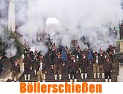 12 Uhr: Böllerschiessen vor der Bavaria (Foto: Martin Schmitz)