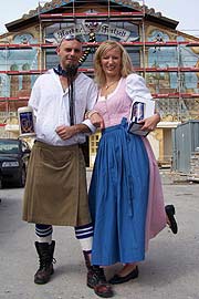 Robert Landinger, Wiesnrock Designer (AndersLandinger) und Monika Gruber (Foto: Martin Schmitz)