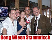 Promiaufmarsch: Der Gong Wiesn Stammtisch im Weinzelt am 22.09.2005 (Foto: Martin Schmitz)
