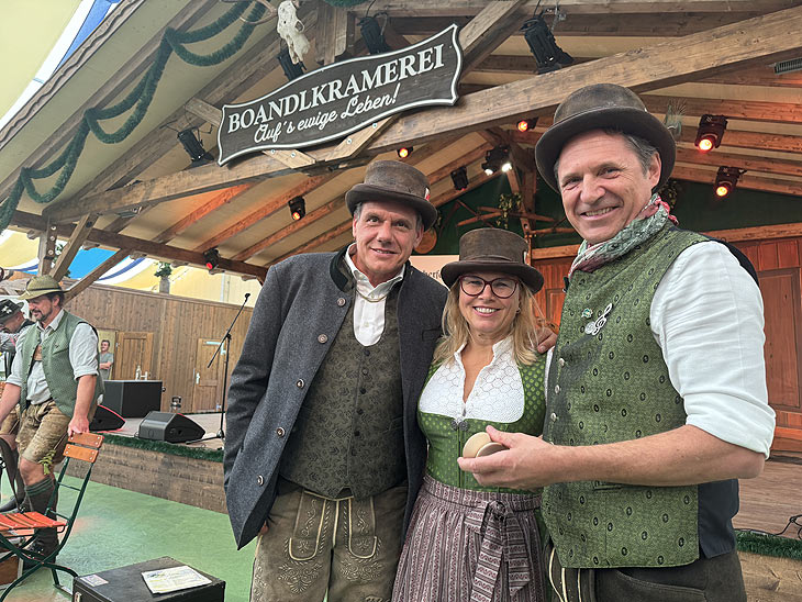 Boandlkramerei der Festzeltwirtsfamilie Schniger - die Neuen wieder auf  der Oide Wiesn 2025 (Oktoberfest)