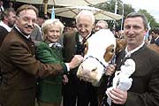 Ministerpräsident Stoiber prämiert die Beste Kuh Bayerns (Foto: BLV)