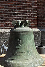Die aus dem Jahr 1958 stammende Piusglocke geht jetzt an einen andere Gemeinde (Foto: Martin Schmitz)