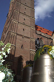 Drei neue Glocken werden am 21.03.2004 im Dom geweiht (Foto: Martin Schmitz)