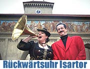 Münchner Kuriositäten: das Isartor bekam eine Turmuhr - sie läuft rückwärts... (Foto: Martin Schmitz)