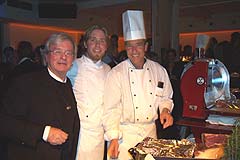 Gerd Käfer und die Küchencrew (Foto: Martin Schmitz)