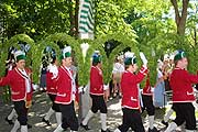 Vormerken: original Münchner Schäfflertanz vor dem Dom am 21.03.2004 (Foto: Martin Schmitz)