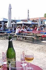 Monsieur Magic bezaubert nicht nur die Kinder (Foto: Martin Schmitz)