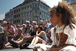 Zuschauer am Marienplatz (Foto: Martin Schmitz)