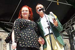 Sissi Staudinger am Sonntag auf der Bühne mit Schwabinger Liedern (Foto: Martin Schmitz)