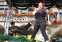 Sissi Staudinger am Sonntag auf der Bühne mit Schwabinger Liedern (Foto: Martin Schmitz)