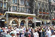 Publikum auf dem Marienplatz (Bild: Martin Schmitz)