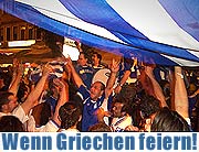Fußball EM - 155 Lokale mit Übertragung und Feier-Fotos von der Leopoldstraße nach Einzug der Griechen ins Halbinale (Foto: Martin Schmitz)