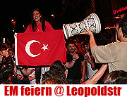 Groß die Freude der Türken am Abend des 11.6.2008 nach dem 2:1 Sieg über die Schweiz (Foto: MartiN Schmitz)