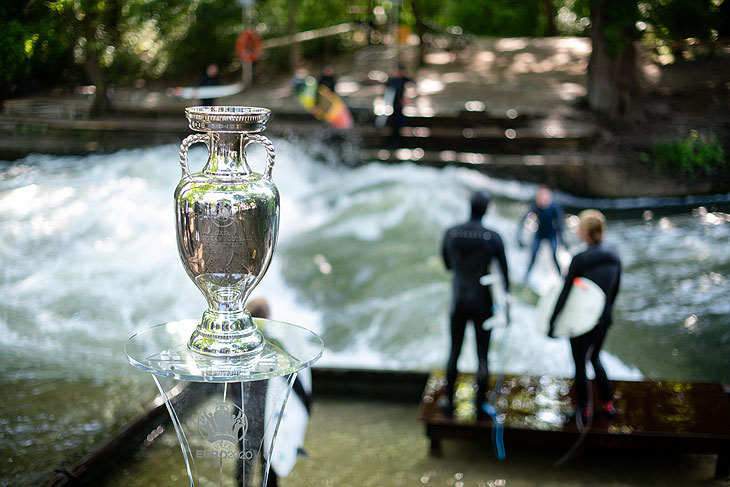 UEFA Trophy am Eisbach (©Foto. ©Foto: Tobias Hase / LHM RBS))