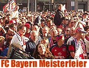 Mit dem Deutschen Meister FC Bayern meisterlich feiern: am Samstag im Stadion und auf dem Marienplatz (Foto: Martin Schmitz)