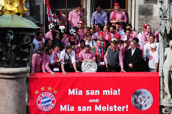 Meistermannschaft auf dem Rathausbalkon am 0905.2010 (Foto: Ingrid Grossmann)