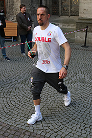 Franck Ribéry  beim Verlassen des Rathaus (©Foto: Martin Schmitz)