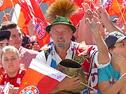 Fans bei der Doible Feier (©Foto. Ingrid Grossmann)