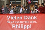 Zum Abschied Dank an Philipp Lahm auf dem Rathausbalkon (©foto:Martin Schmitz)