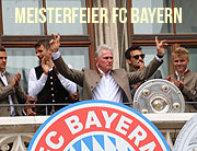 Meisterfeier des FC Bayern München am 20.05.2018 mit der Meisterschale auf dem Rathausbalkon am Marienplatz München