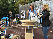 vorher gabs Verlosungen mit Stadionsprecher Stefan Schneider (©Foto. Martin Schmitz