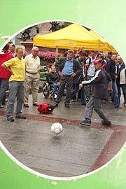 Torwandschiessen (Foto: Martin Schmitz)