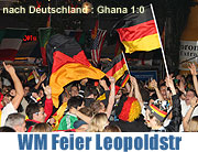 Fussball WM - Deutschland feierte auf der Leopoldstraße den 1:0 Sieg gegen Ghana am 23.06.2010 (Foto. MartiN Schmitz)