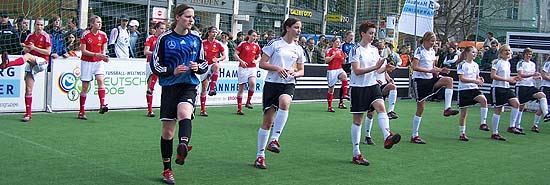 Showprogramm "Ballzauber" mit der U15 Nationalmannschaft (Frauen) (Foto: Martin Schmitz)