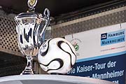 Um diesen Pokal spielen die Teams in München (Foto: MartiN Schmitz)