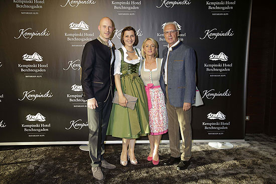 Hoteldirekto Werner Müller und Frau Nadine , Franz Beckenbauer und Frau Heidi / Opening Party Kempinski Hotel Berchtesgaden in Berchtesgaden am 08.05.2015  Foto: BrauerPhotos ©N.Elli für Kempinski