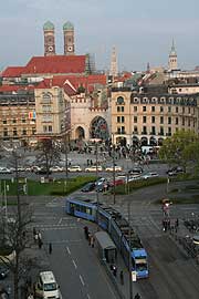 Rundblick über den Karlsplatz/ Stachus aus einem der 5  Turmzimmer (ca. 35 qm) (©Foto: Martin Schmitz)