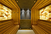 Salzstein Sauna mit Sole-Inhalation im Almdorf Spa des Best Western Plus Hotel Erb in Parsdorf (©Foto: Hotel Erb)