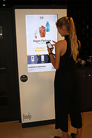 der foodji Automat läßt sich über App anwählen (©Foto: Martin Schmitz)