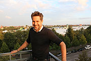 Gastronom und Hotelier Alexander Lutz bietet einen tollen Blick auf das Oktoberfest (©Foto: Martin Schmitz)