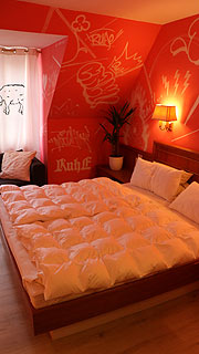 Graffiti Zimmer zum Thema Ruhe in verschiedenen Schreibstyles - Hotel Krone an der Theresienwiese (Foto. Martin Schmitz)