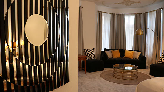 Fashion Room heißt dieses Zimmer im Hotel Krone an der Theresienwiese (©Foto: Martin Schmitz)