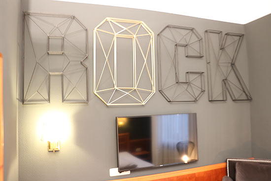 Das "Rock Zimmer" im Hotel Krone an der Theresienwiese (©Foto: Martin Schmitz)