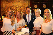 Sabine Piller, Birgit Fischer-Höper, Axel Ludwig (Hotel-Direktor „Vier Jahreszeiten Kempinski“), Krimhild Sigel, Kristina Bach (©Foto. Martin Schmitz)