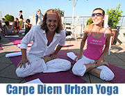 Ralf Bauer war schon da: Carpe Diem Urban Yoga heißt es seit 25.07.2006 jeden Dienstag am Pool des Mandarin Oriental, Munich (Foto: MartiN Schmitz)