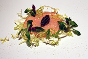 Roh marinierte Langostinos mit Limettencreme und Kaviar (Foto: Martin Schmitz)